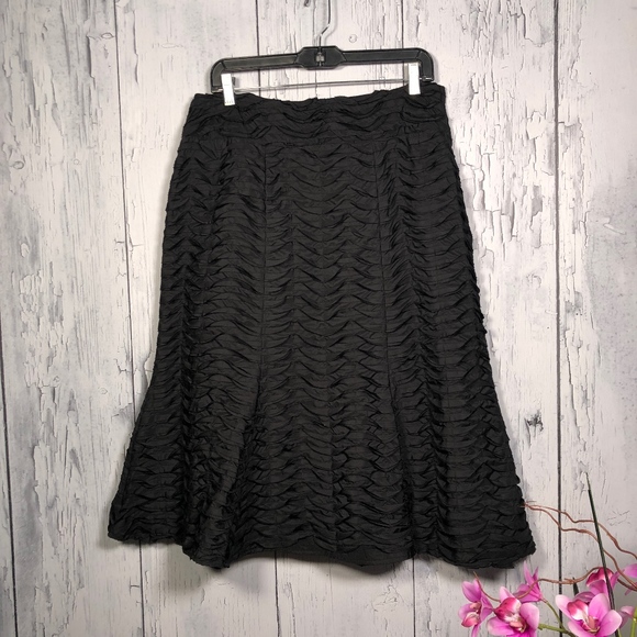 Liz Jordan Black Lined Textured Skirt Sz 12 NWT - Picture 1 of 8
